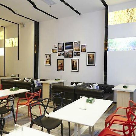 Lavande Hotel Zhuhai Gongbei Port Square Exterior photo