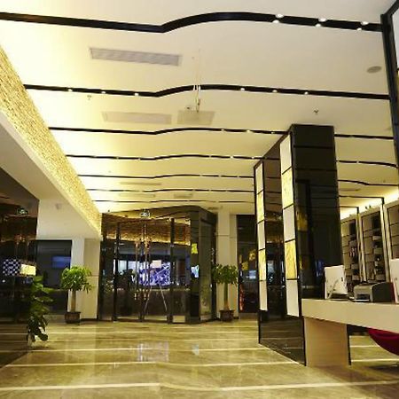 Lavande Hotel Zhuhai Gongbei Port Square Exterior photo