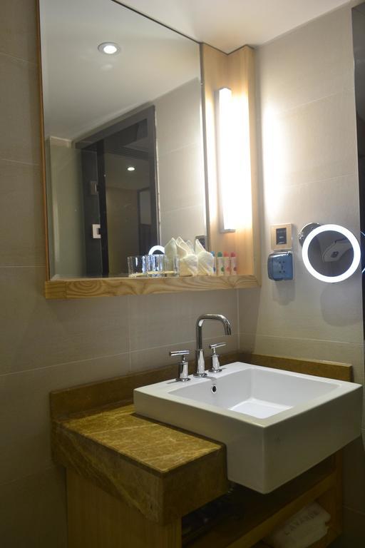 Lavande Hotel Zhuhai Gongbei Port Square Room photo