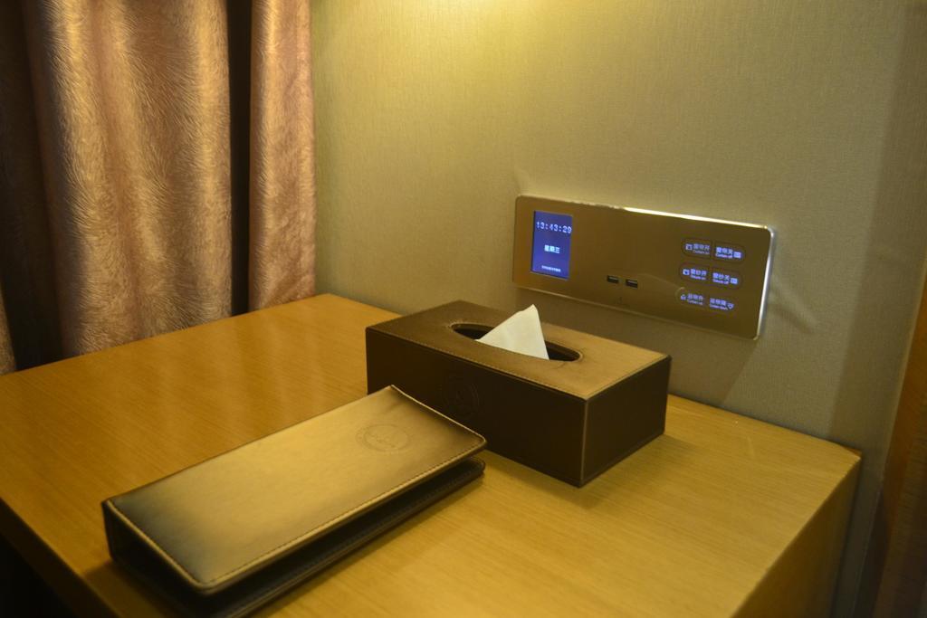 Lavande Hotel Zhuhai Gongbei Port Square Exterior photo