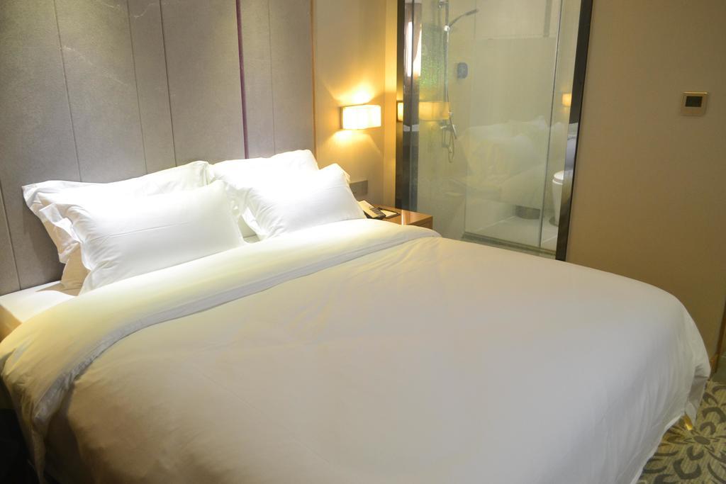 Lavande Hotel Zhuhai Gongbei Port Square Room photo