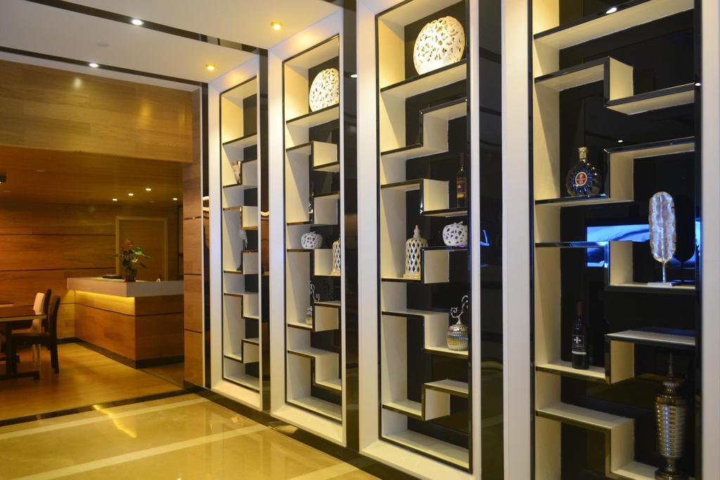 Lavande Hotel Zhuhai Gongbei Port Square Exterior photo