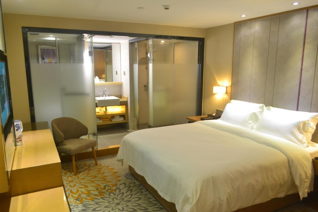 Lavande Hotel Zhuhai Gongbei Port Square Exterior photo