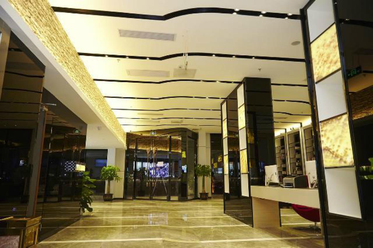 Lavande Hotel Zhuhai Gongbei Port Square Exterior photo
