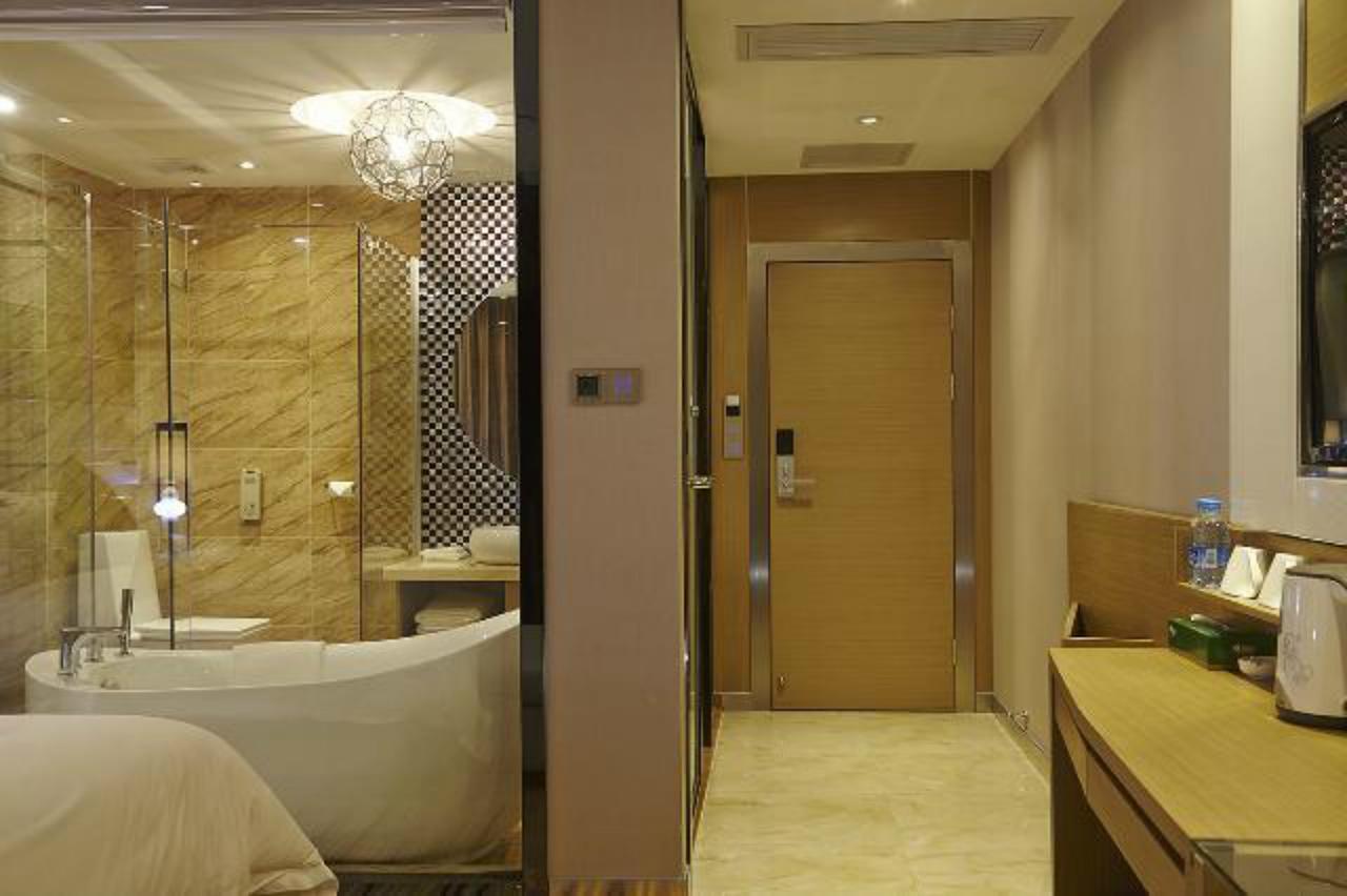 Lavande Hotel Zhuhai Gongbei Port Square Exterior photo