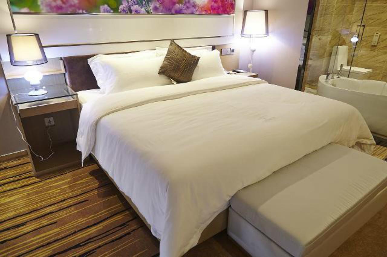 Lavande Hotel Zhuhai Gongbei Port Square Exterior photo