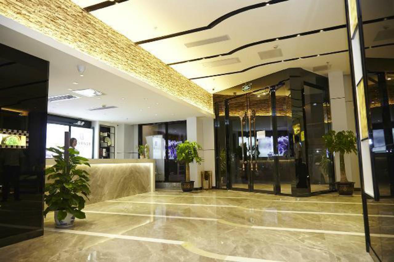 Lavande Hotel Zhuhai Gongbei Port Square Exterior photo