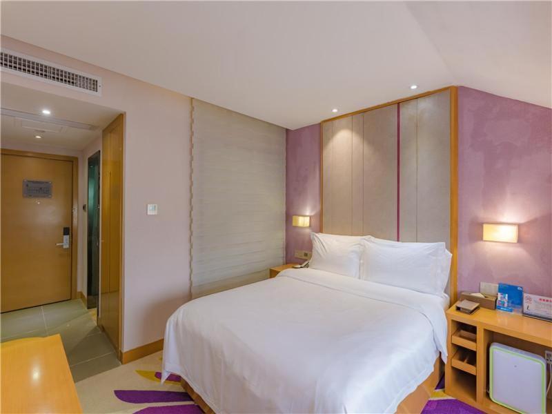 Lavande Hotel Zhuhai Gongbei Port Square Exterior photo